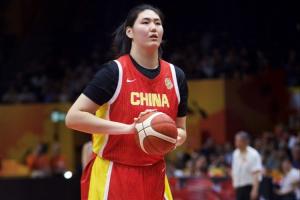 继续加油吧!19岁张子宇首次世界大赛场均13分钟贡献8.8分5板
